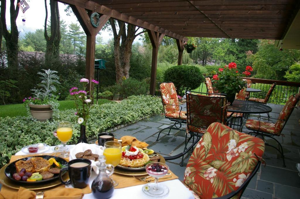 Brookside Mountain Mist Inn เวย์นวิลล์ ภายนอก รูปภาพ