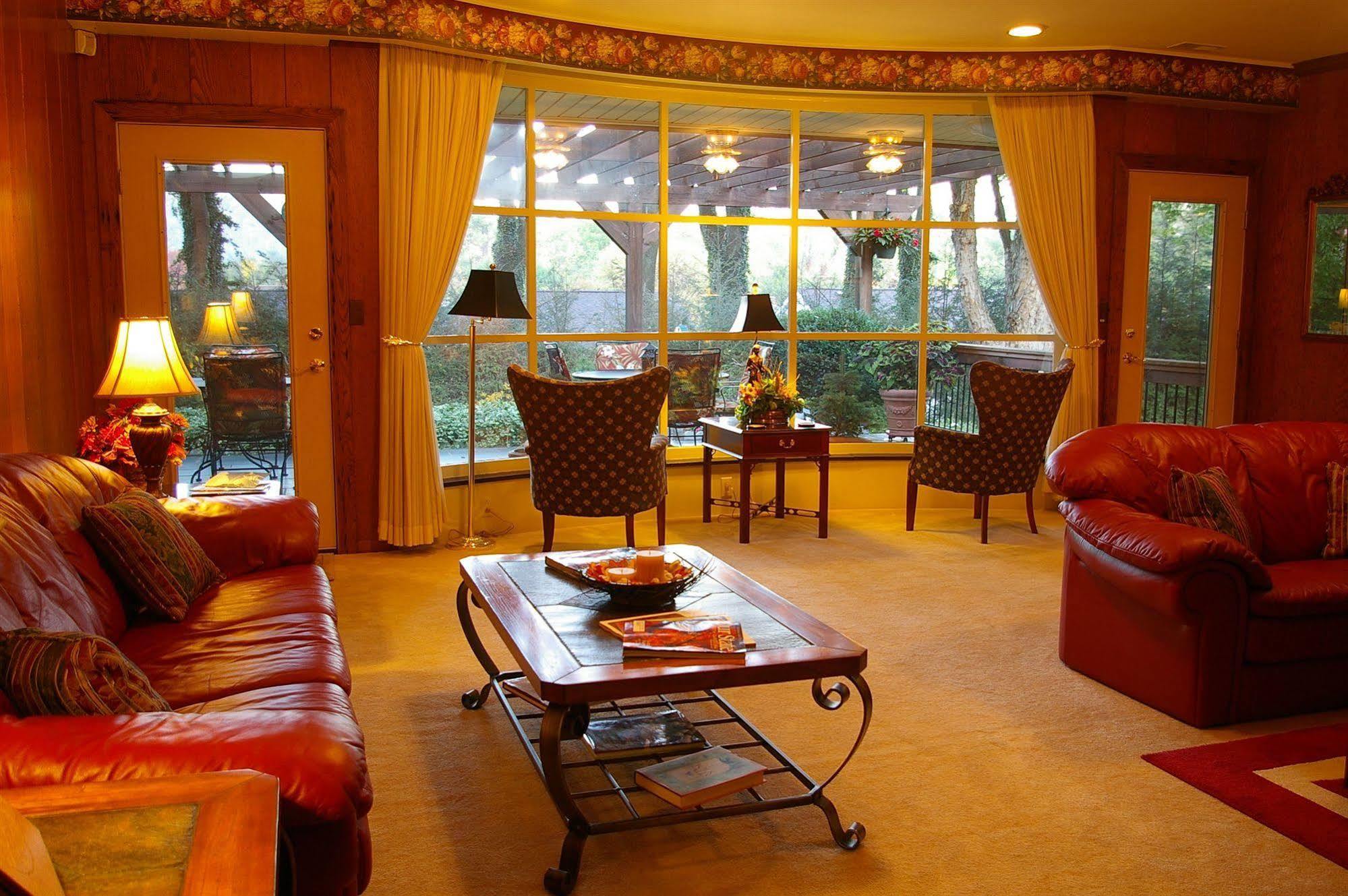 Brookside Mountain Mist Inn เวย์นวิลล์ ภายนอก รูปภาพ