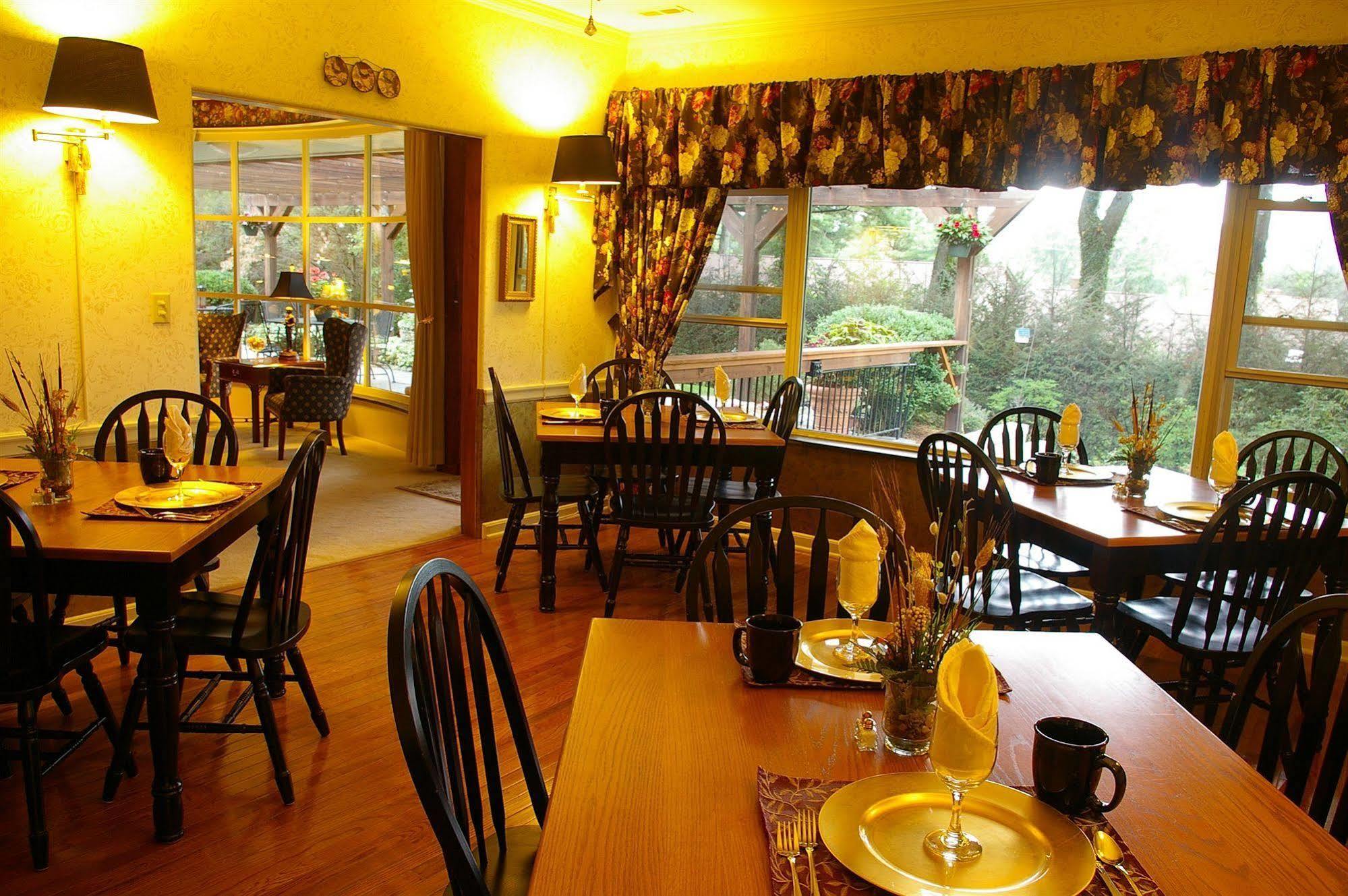 Brookside Mountain Mist Inn เวย์นวิลล์ ภายนอก รูปภาพ