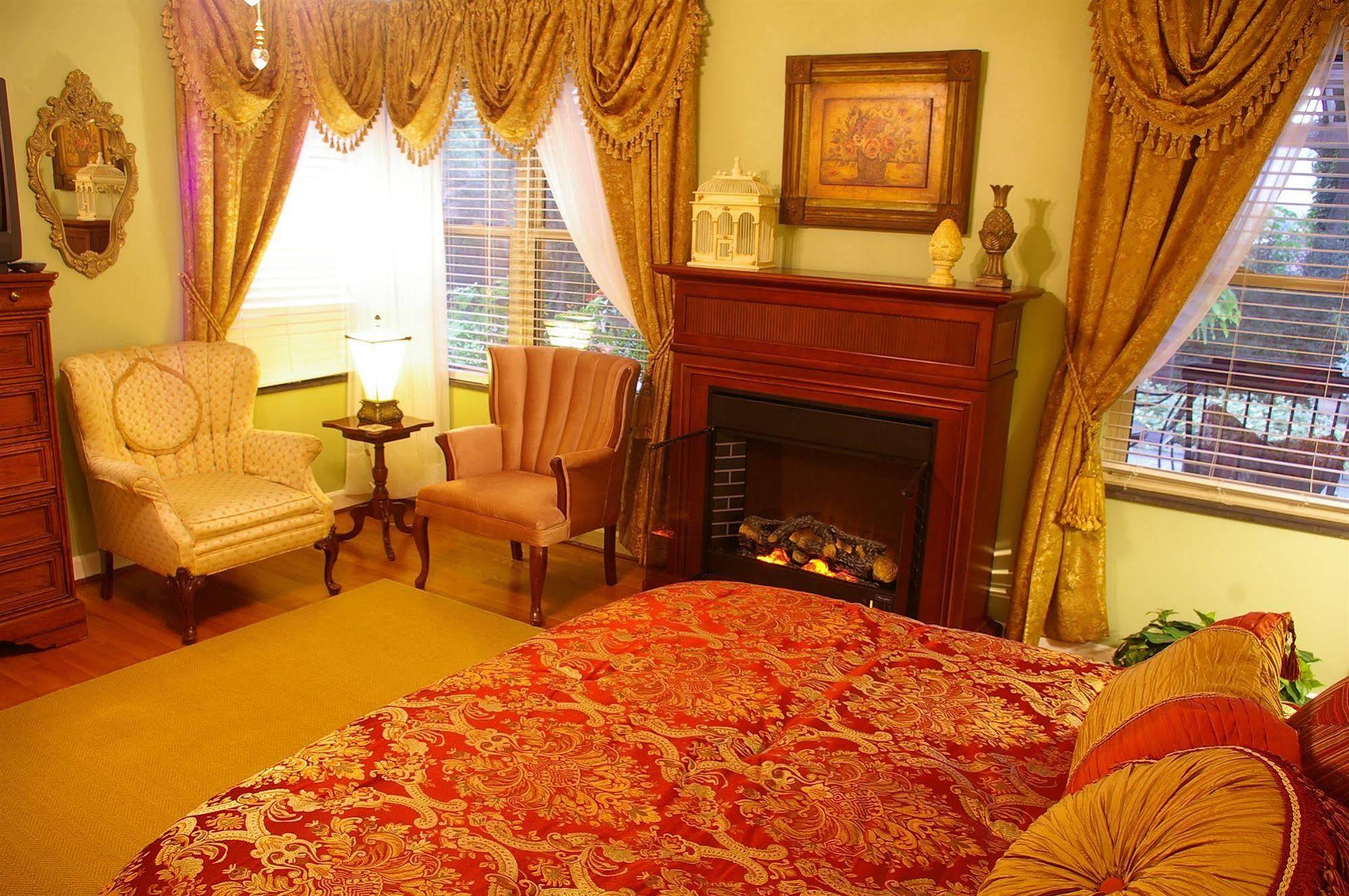 Brookside Mountain Mist Inn เวย์นวิลล์ ภายนอก รูปภาพ